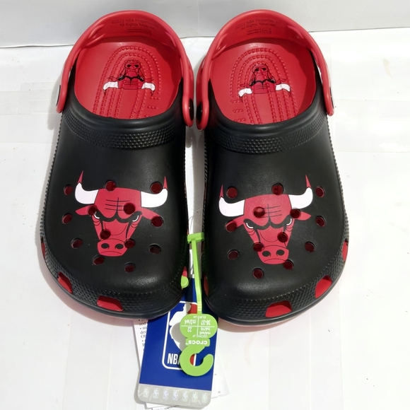 CROCS Other - Crocs Nba Chicago Bulls Classic Clog Varsity